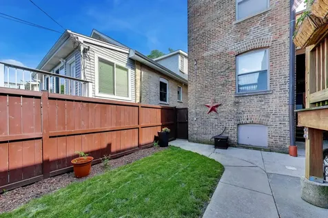 3807 North Campbell Avenue Chicago IL 60618