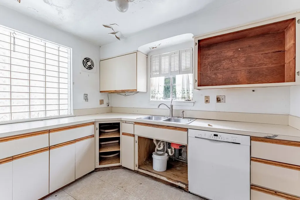 8238 South Prairie Avenue Chicago IL 60619