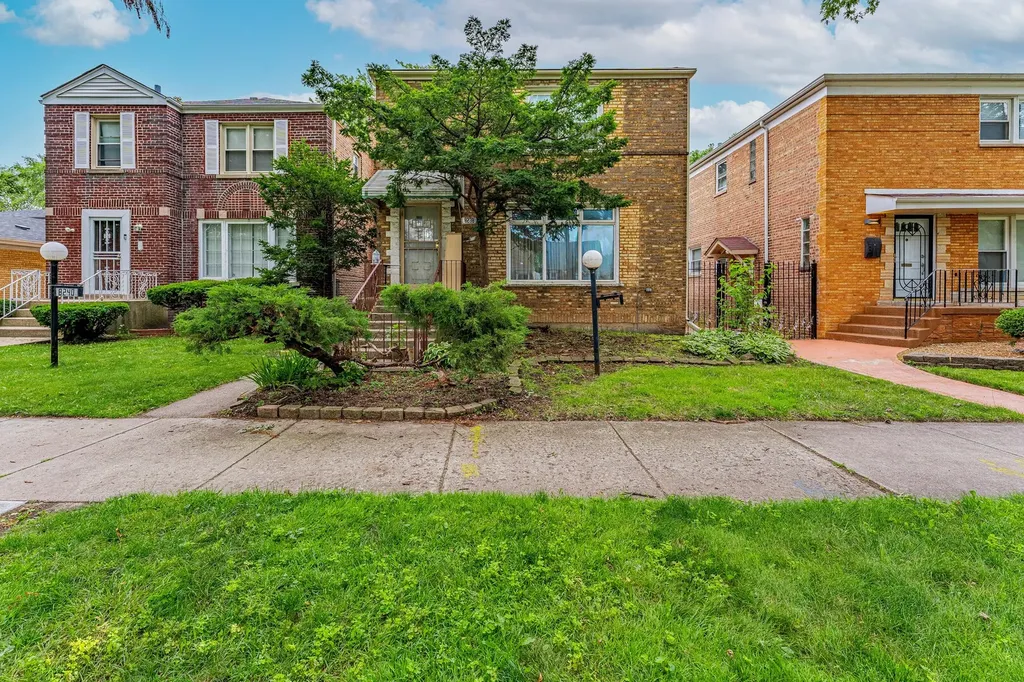 8238 South Prairie Avenue Chicago IL 60619
