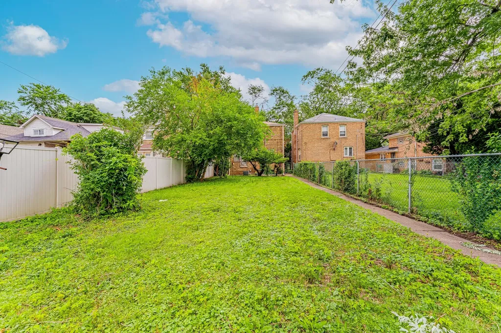8238 South Prairie Avenue Chicago IL 60619