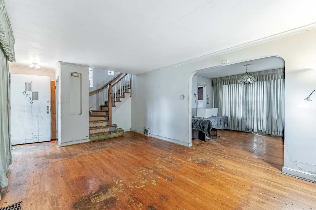 8238 South Prairie Avenue Chicago IL 60619