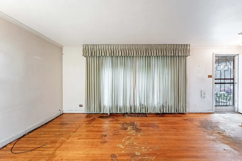 8238 South Prairie Avenue Chicago IL 60619