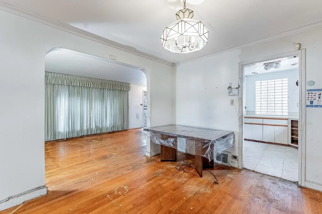 8238 South Prairie Avenue Chicago IL 60619