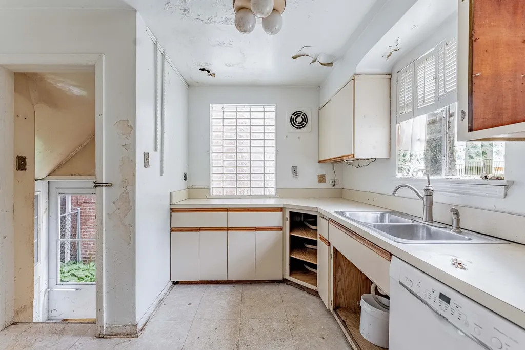 8238 South Prairie Avenue Chicago IL 60619