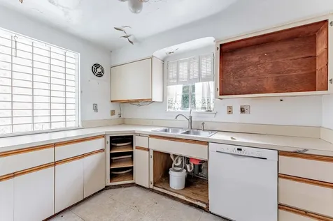 8238 South Prairie Avenue Chicago IL 60619