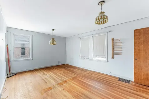 8238 South Prairie Avenue Chicago IL 60619