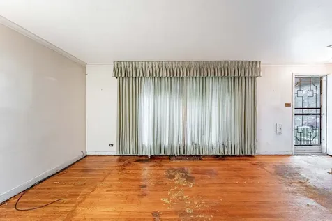 8238 South Prairie Avenue Chicago IL 60619