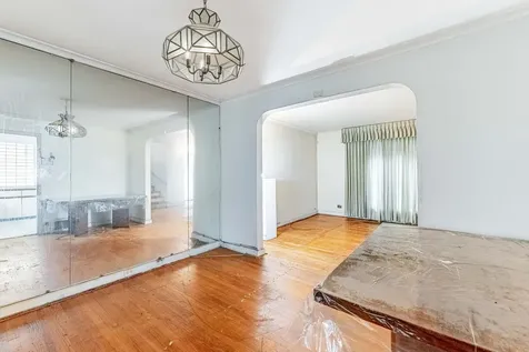 8238 South Prairie Avenue Chicago IL 60619