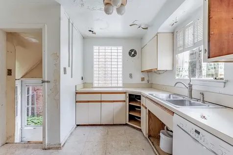 8238 South Prairie Avenue Chicago IL 60619