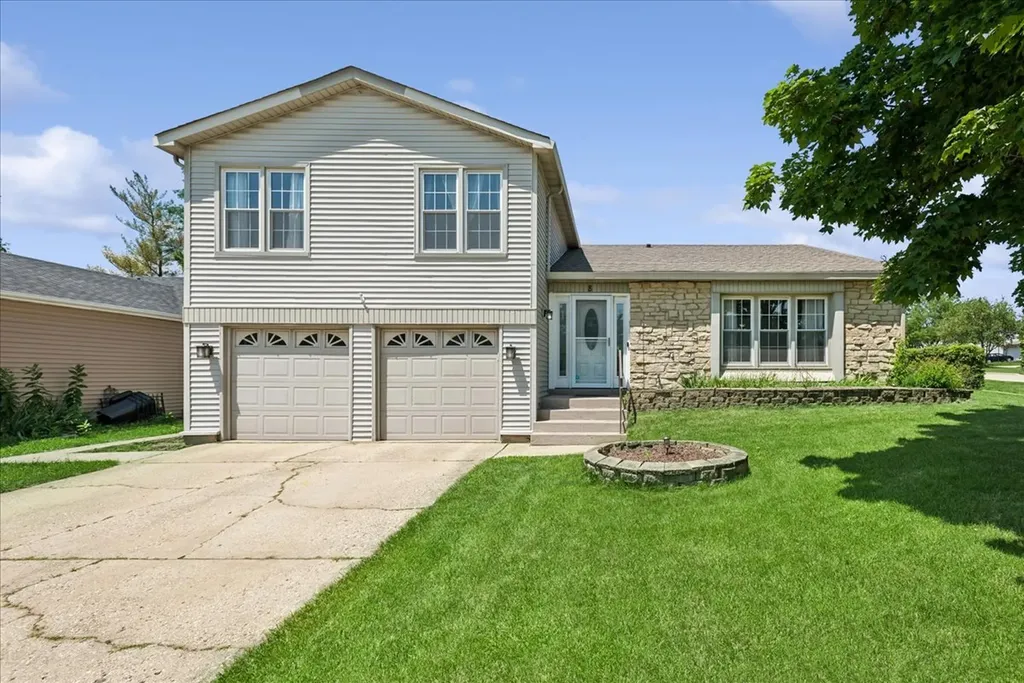 8 Auburn Drive Glendale Heights IL 60139