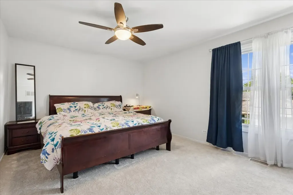 8 Auburn Drive Glendale Heights IL 60139