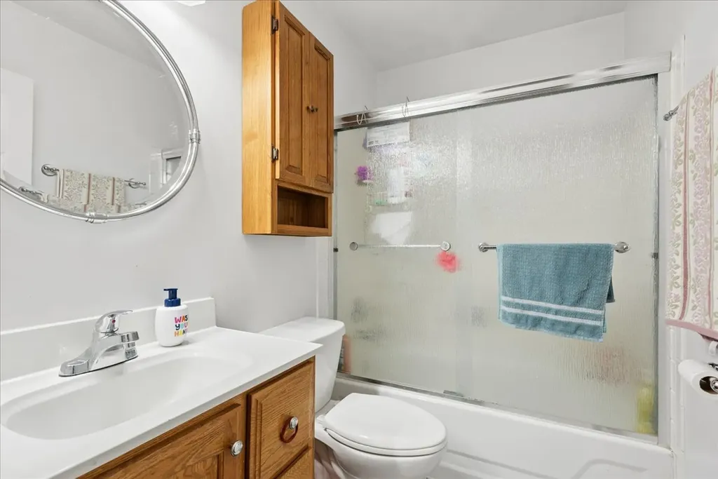 8 Auburn Drive Glendale Heights IL 60139
