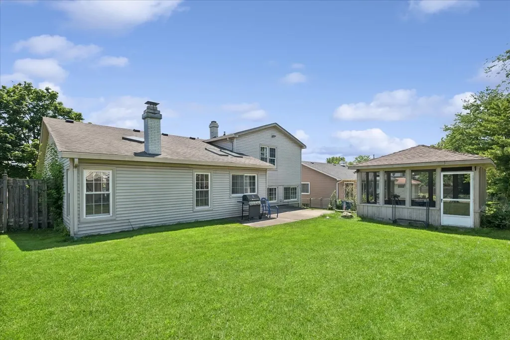 8 Auburn Drive Glendale Heights IL 60139