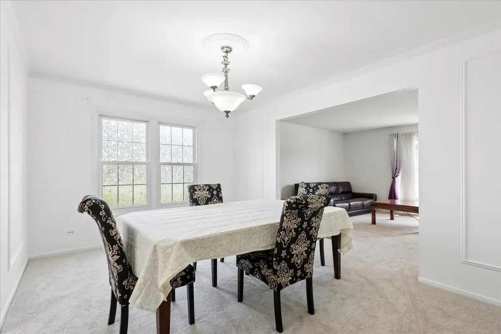 8 Auburn Drive Glendale Heights IL 60139