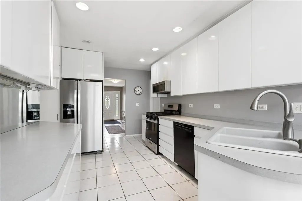 8 Auburn Drive Glendale Heights IL 60139