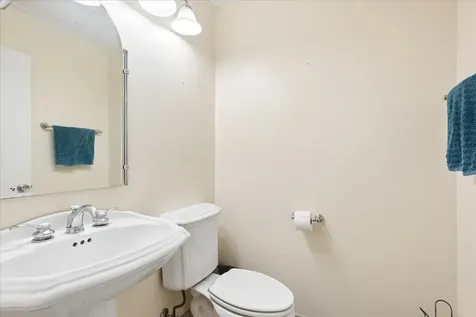 8 Auburn Drive Glendale Heights IL 60139
