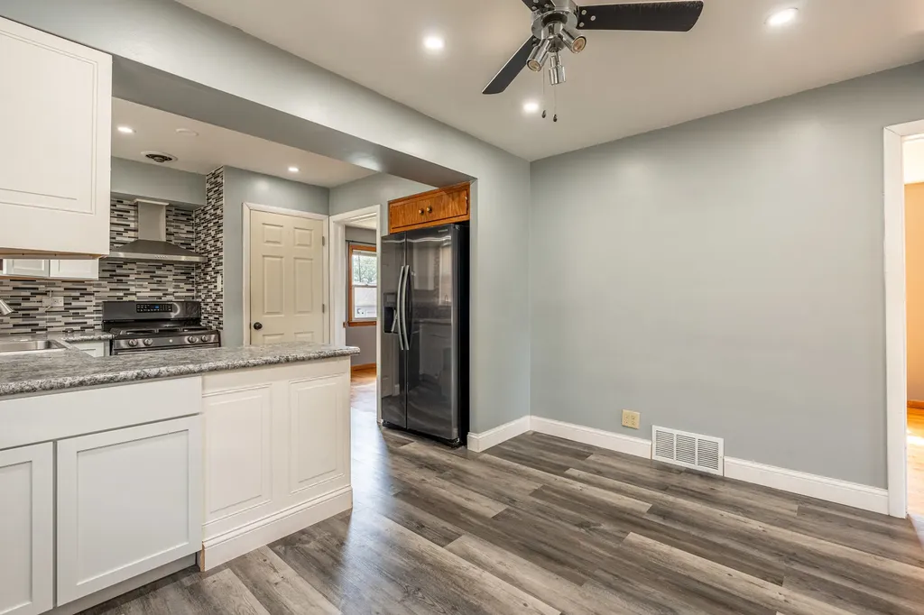 3307 East 136th Street Chicago IL 60633
