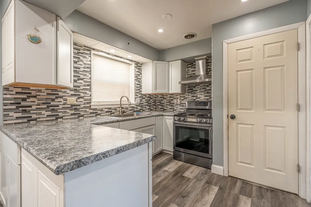 3307 East 136th Street Chicago IL 60633