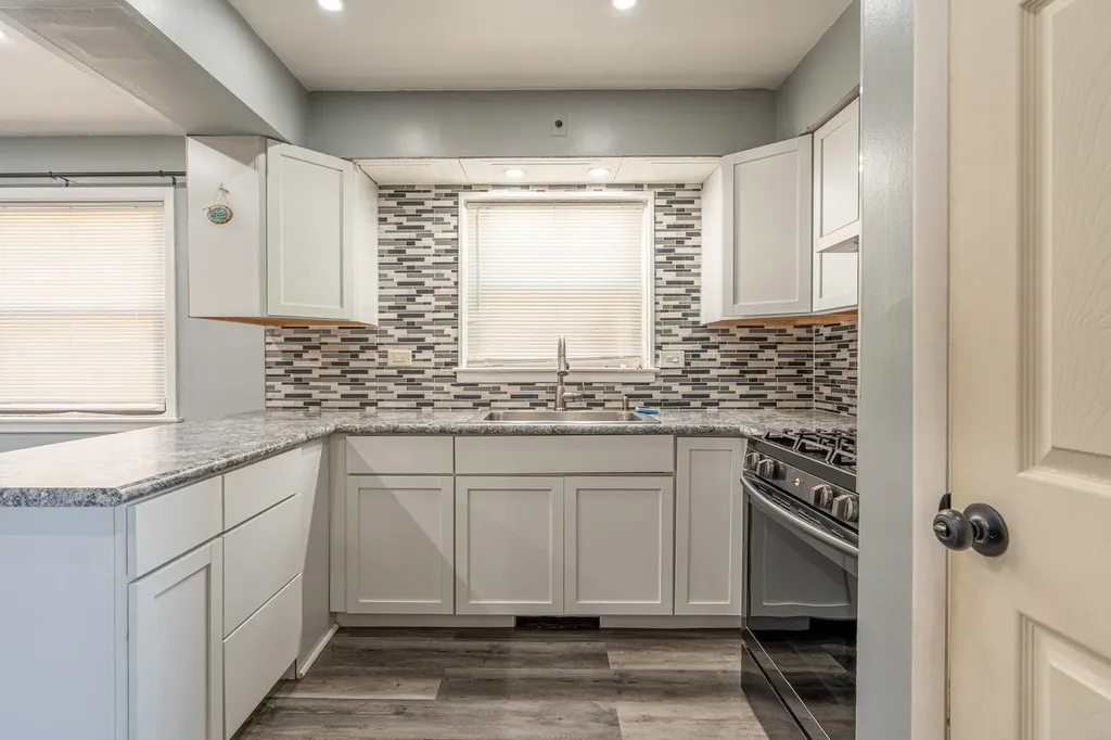 3307 East 136th Street Chicago IL 60633