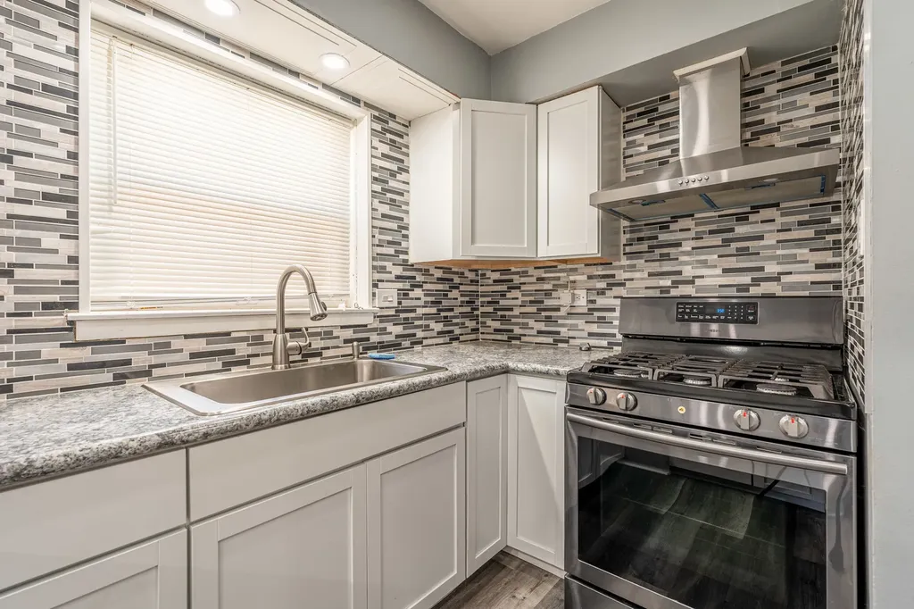 3307 East 136th Street Chicago IL 60633
