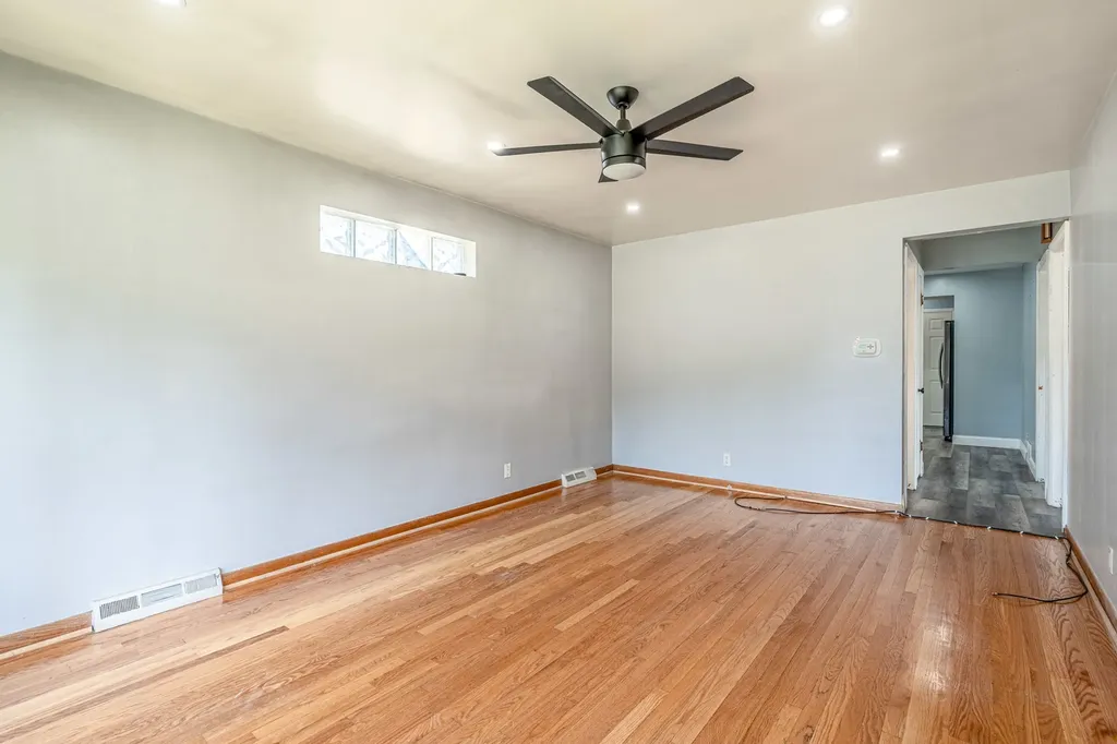 3307 East 136th Street Chicago IL 60633