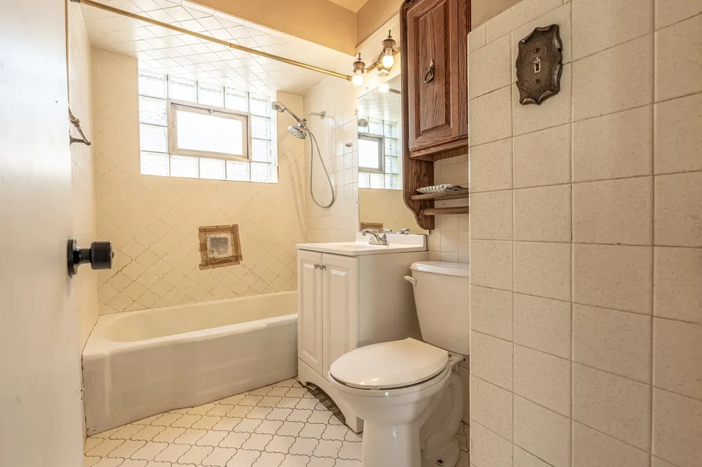 3307 East 136th Street Chicago IL 60633