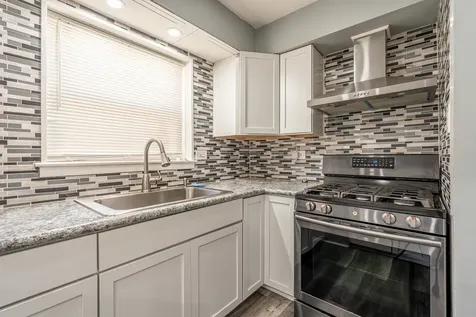 3307 East 136th Street Chicago IL 60633