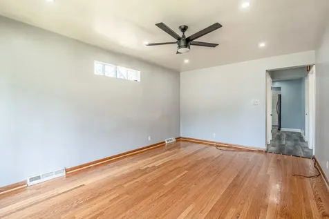 3307 East 136th Street Chicago IL 60633