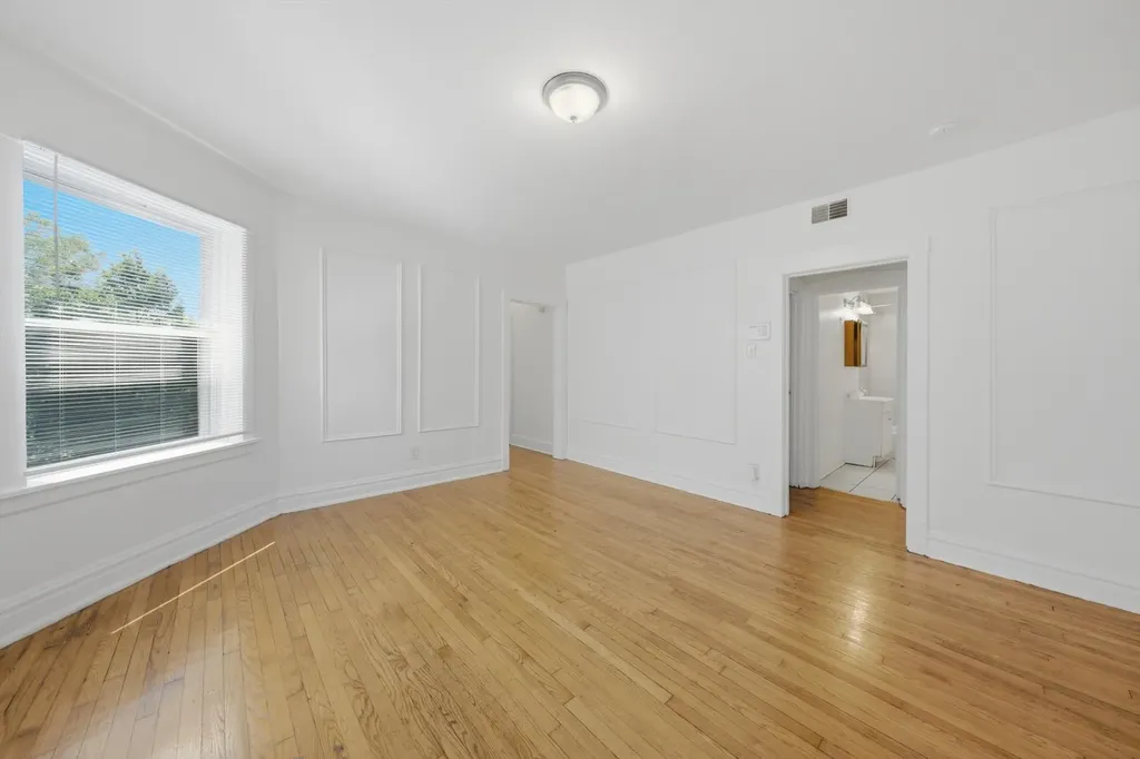 7741 South Yates Boulevard Chicago IL 60649