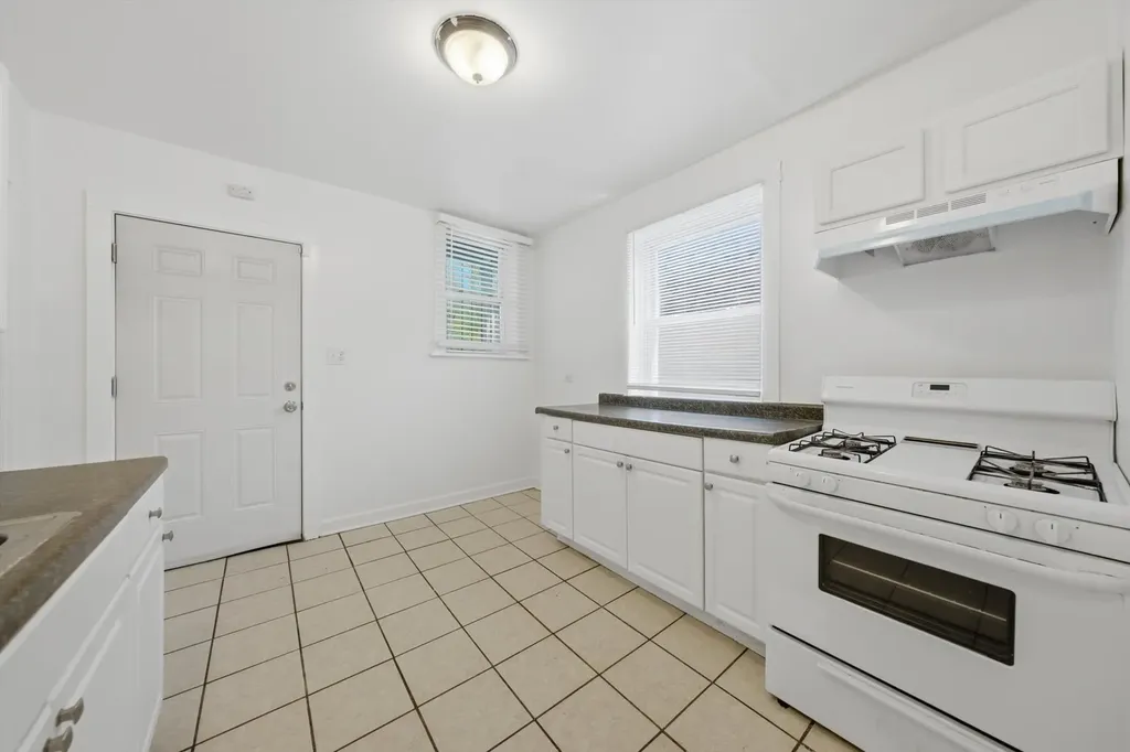 7741 South Yates Boulevard Chicago IL 60649
