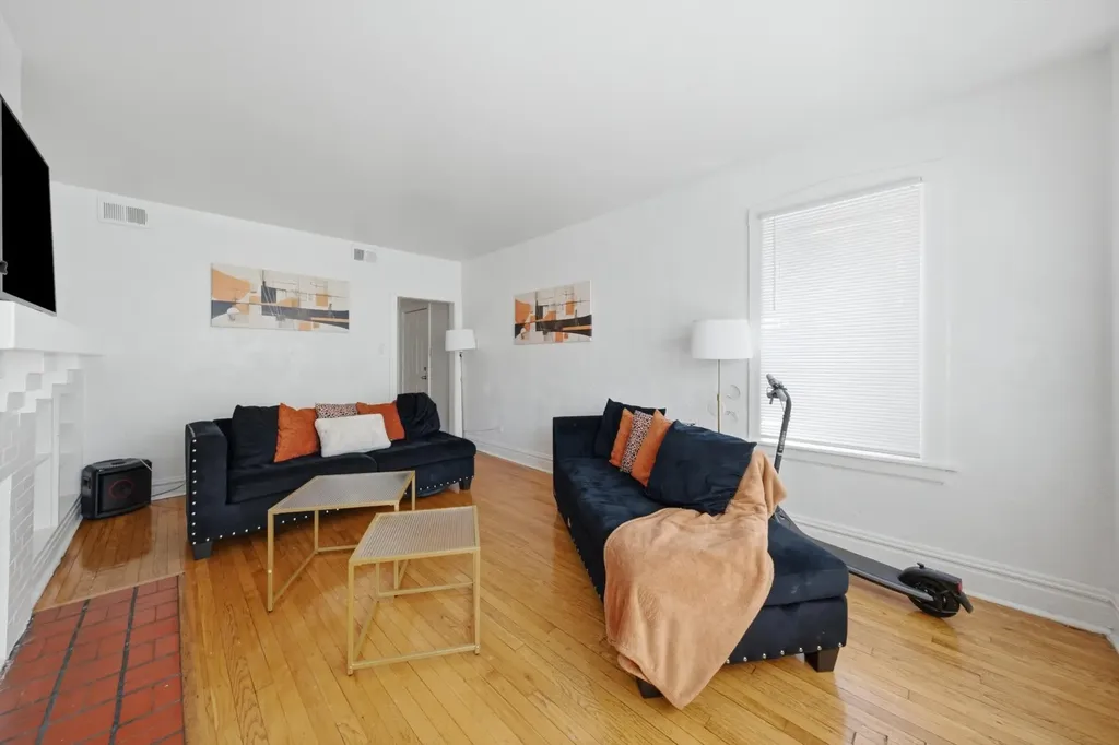 7741 South Yates Boulevard Chicago IL 60649