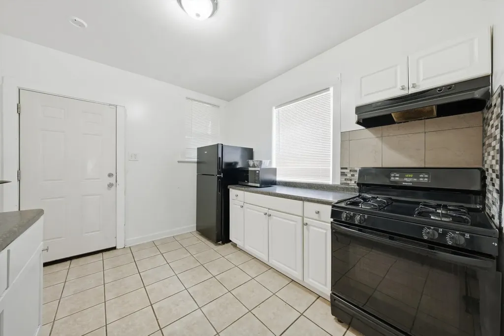 7741 South Yates Boulevard Chicago IL 60649