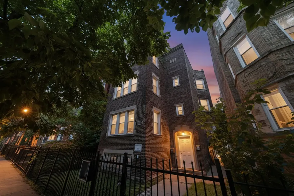 7741 South Yates Boulevard Chicago IL 60649
