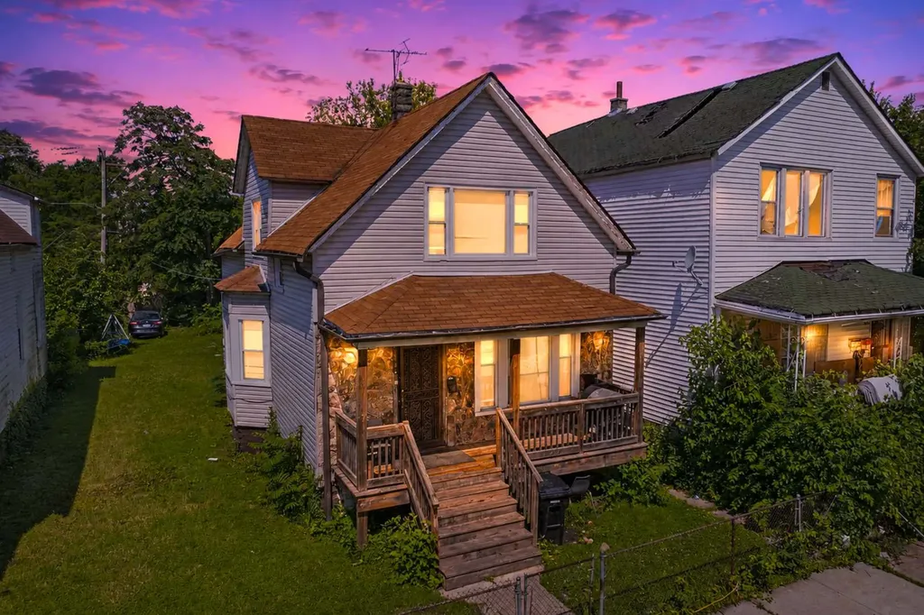 11612 South Lafayette Avenue Chicago IL 60638
