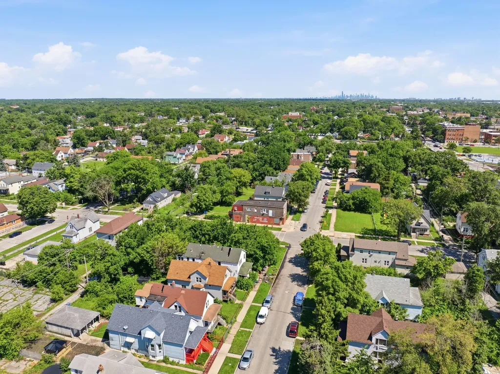 11612 South Lafayette Avenue Chicago IL 60638