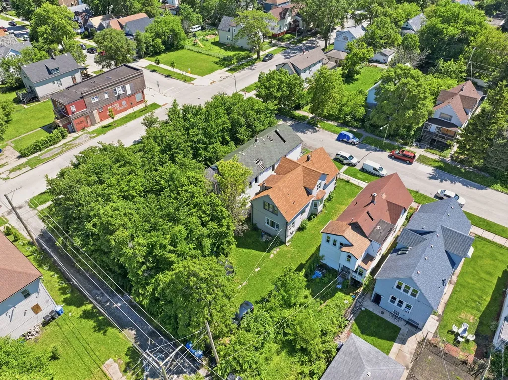 11612 South Lafayette Avenue Chicago IL 60638