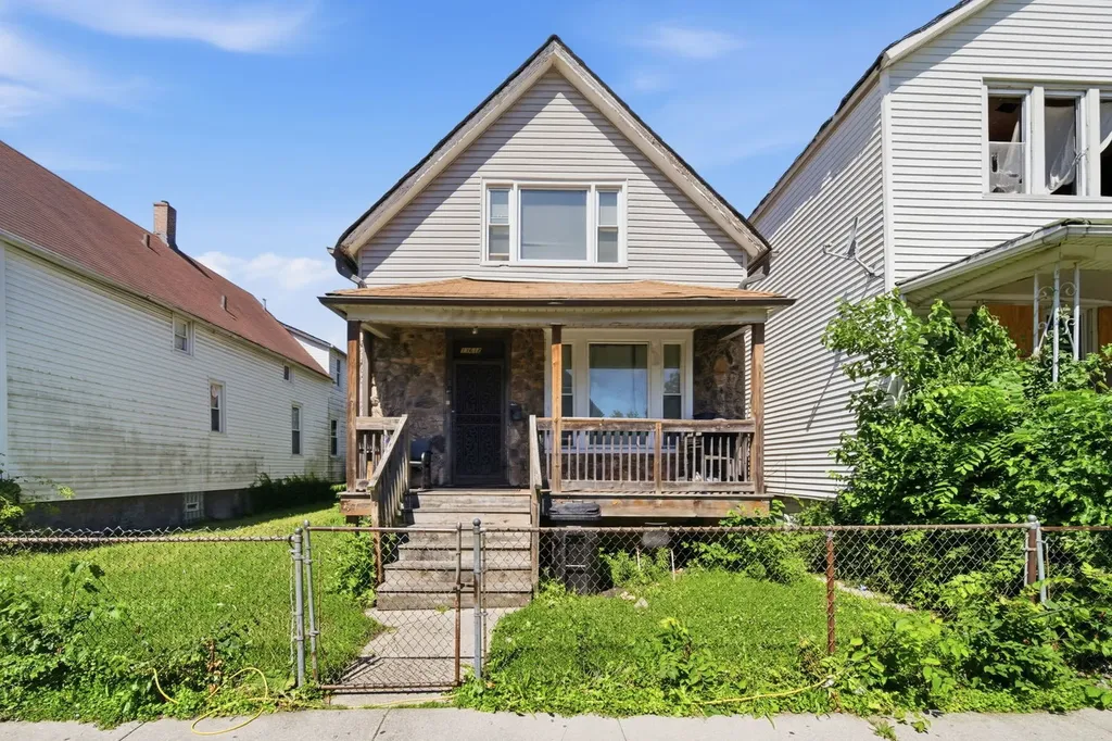 11612 South Lafayette Avenue Chicago IL 60638