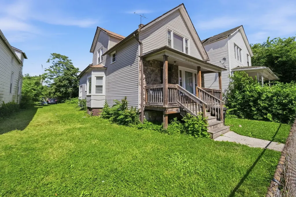 11612 South Lafayette Avenue Chicago IL 60638