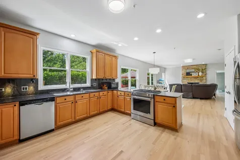 374 Sharon Drive Barrington IL 60010