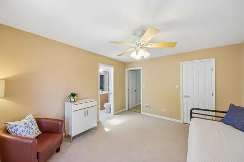 374 Sharon Drive Barrington IL 60010