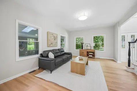 374 Sharon Drive Barrington IL 60010