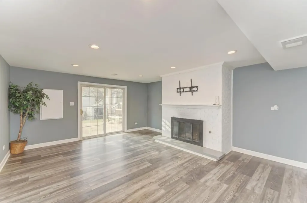 585 Cambridge Way Bolingbrook IL 60440