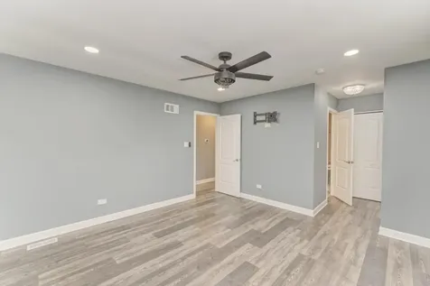 585 Cambridge Way Bolingbrook IL 60440