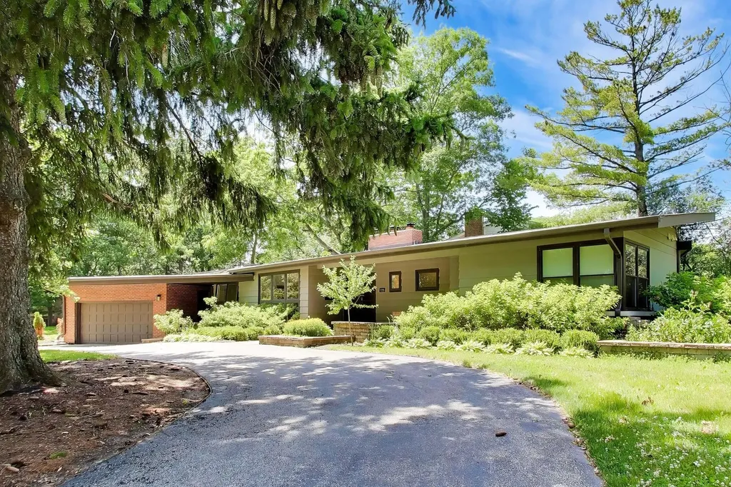 3320 Krenn Avenue Highland Park IL 60035