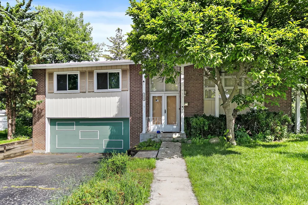 2825 Grissom Court Woodridge IL 60517