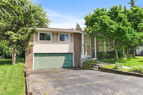 2825 Grissom Court Woodridge IL 60517