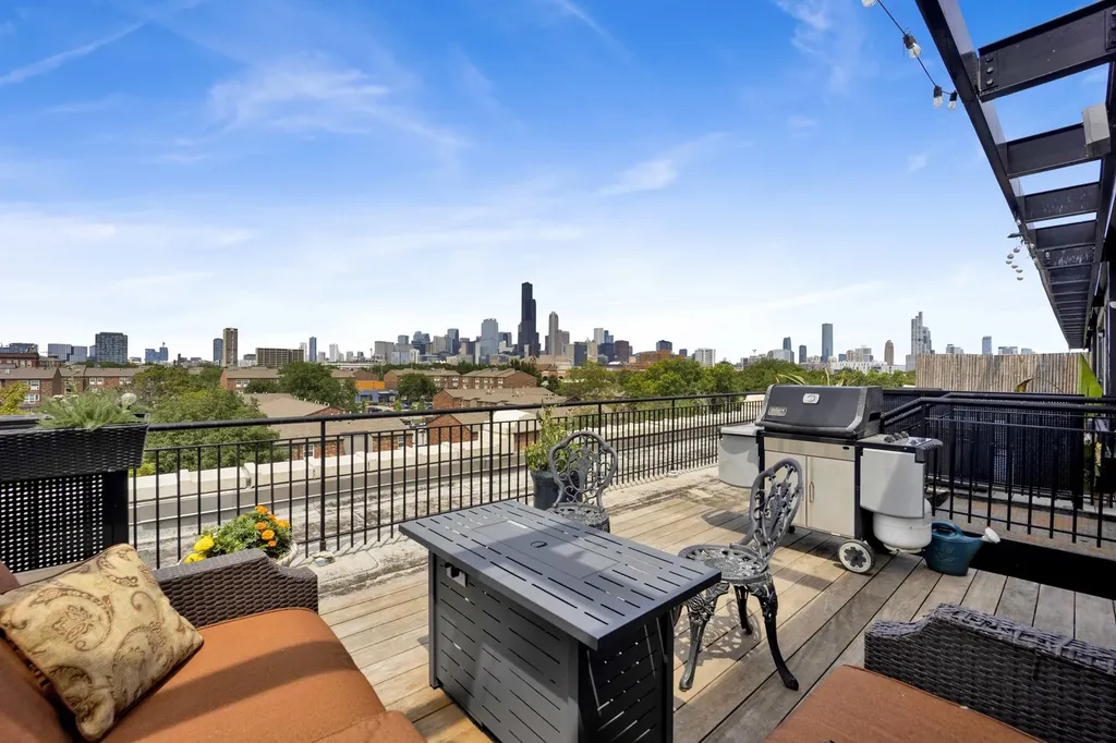 1033 West 14th Place Chicago IL 60608