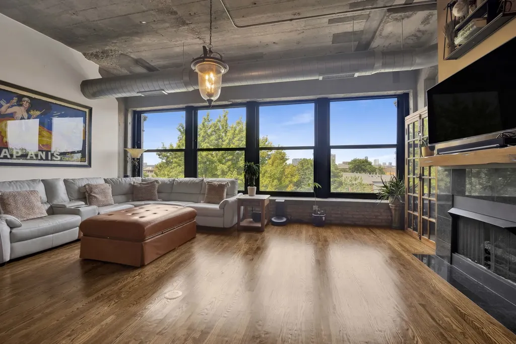 1033 West 14th Place Chicago IL 60608