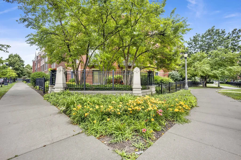 1033 West 14th Place Chicago IL 60608