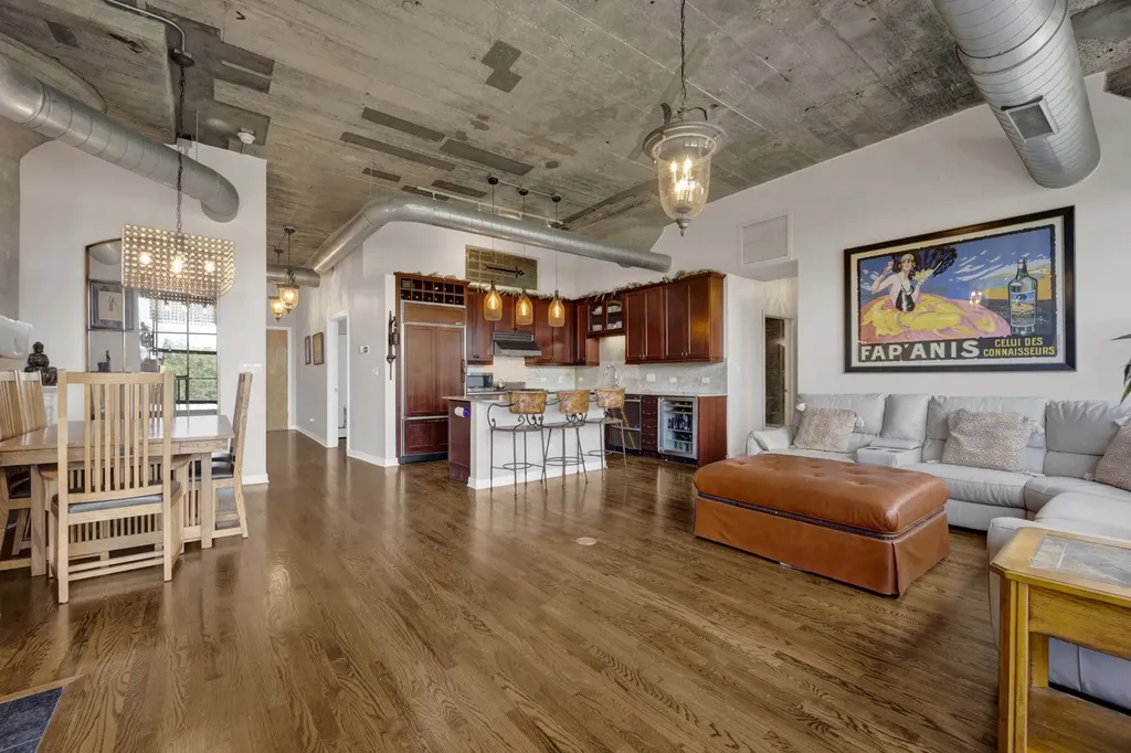 1033 West 14th Place Chicago IL 60608